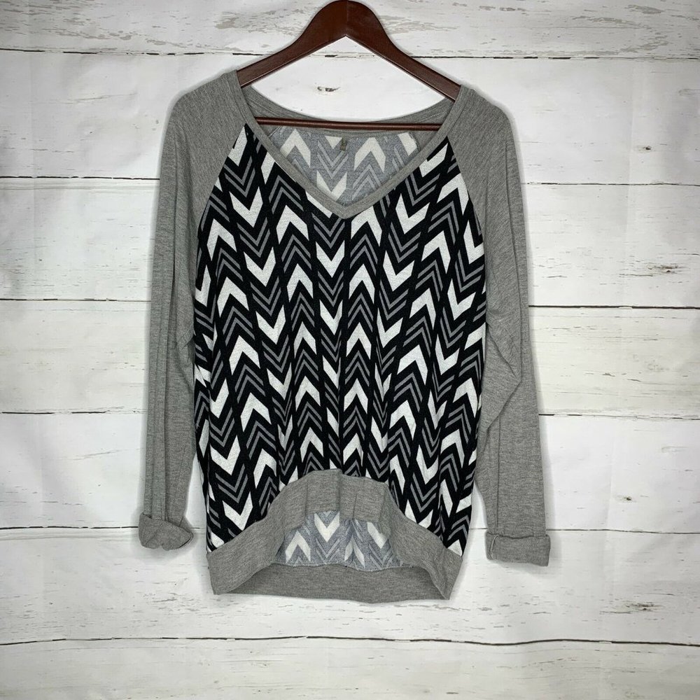 Herringbone Sweater Women Medium Black White Gray